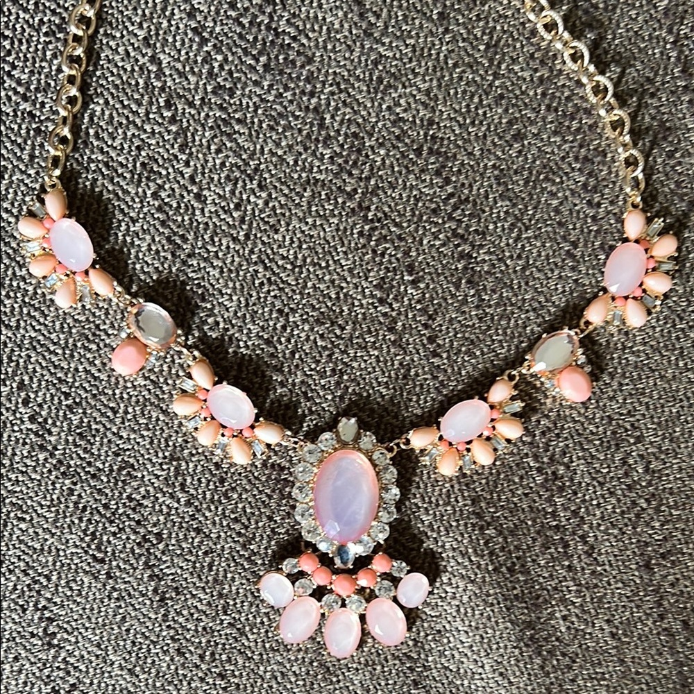 Elegant Peach and Gold Statement Necklace - Picture 5 of 6